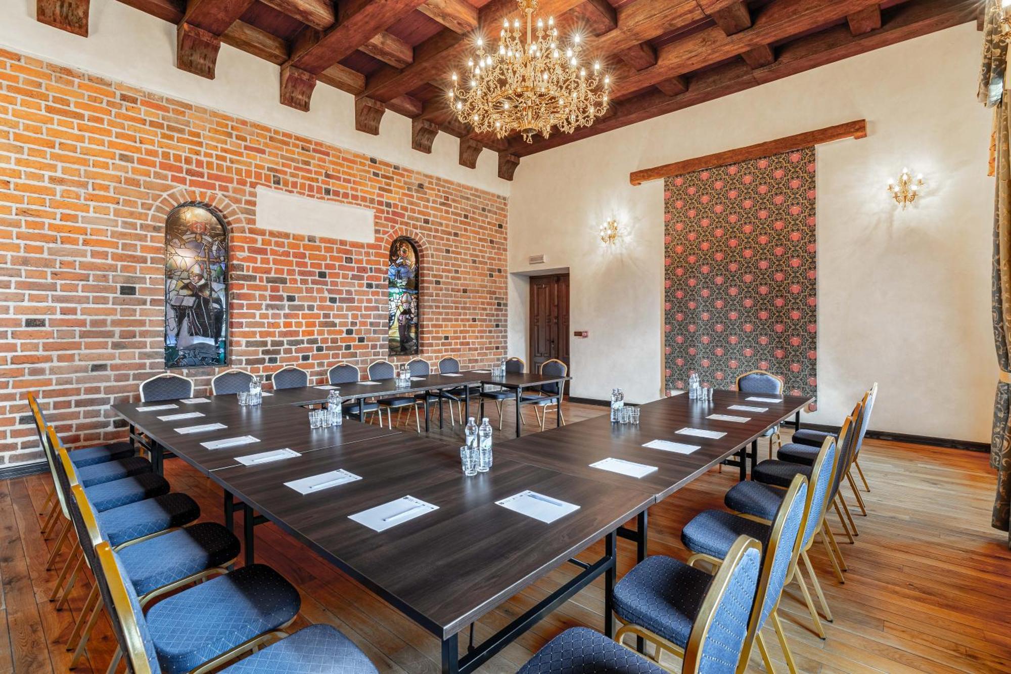 Zamek Uniejow Aparthotel Ngoại thất bức ảnh