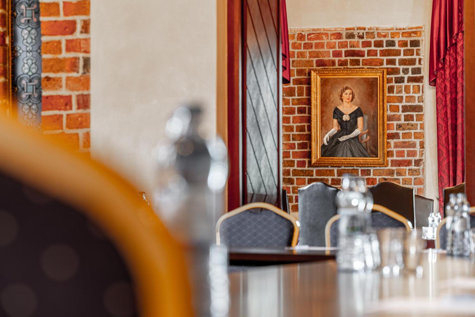 Zamek Uniejow Aparthotel Ngoại thất bức ảnh