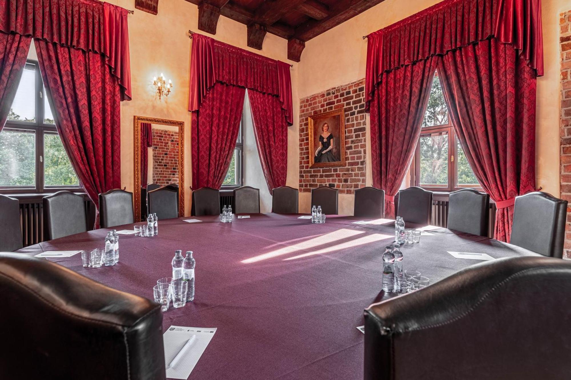 Zamek Uniejow Aparthotel Ngoại thất bức ảnh