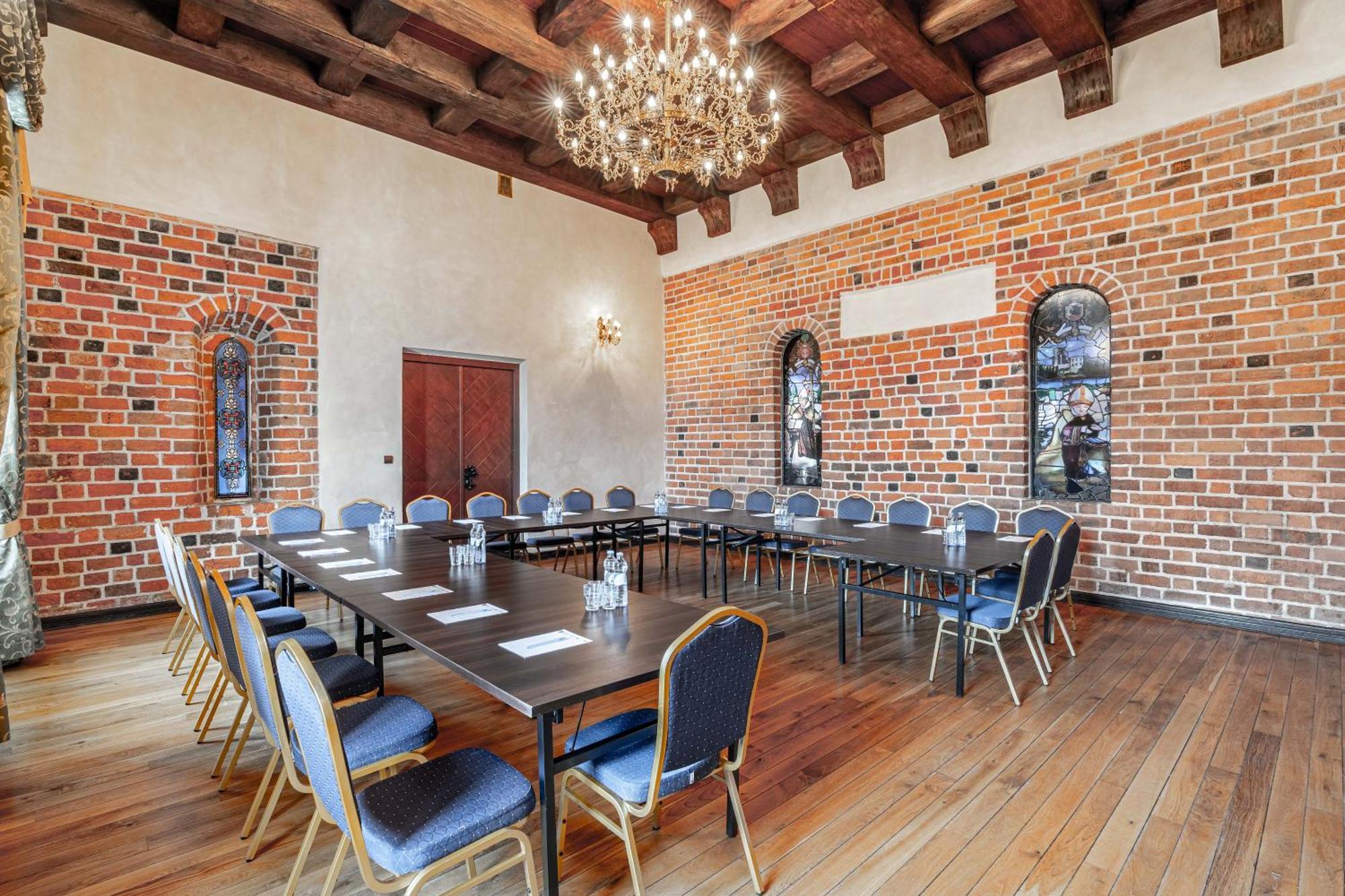 Zamek Uniejow Aparthotel Ngoại thất bức ảnh