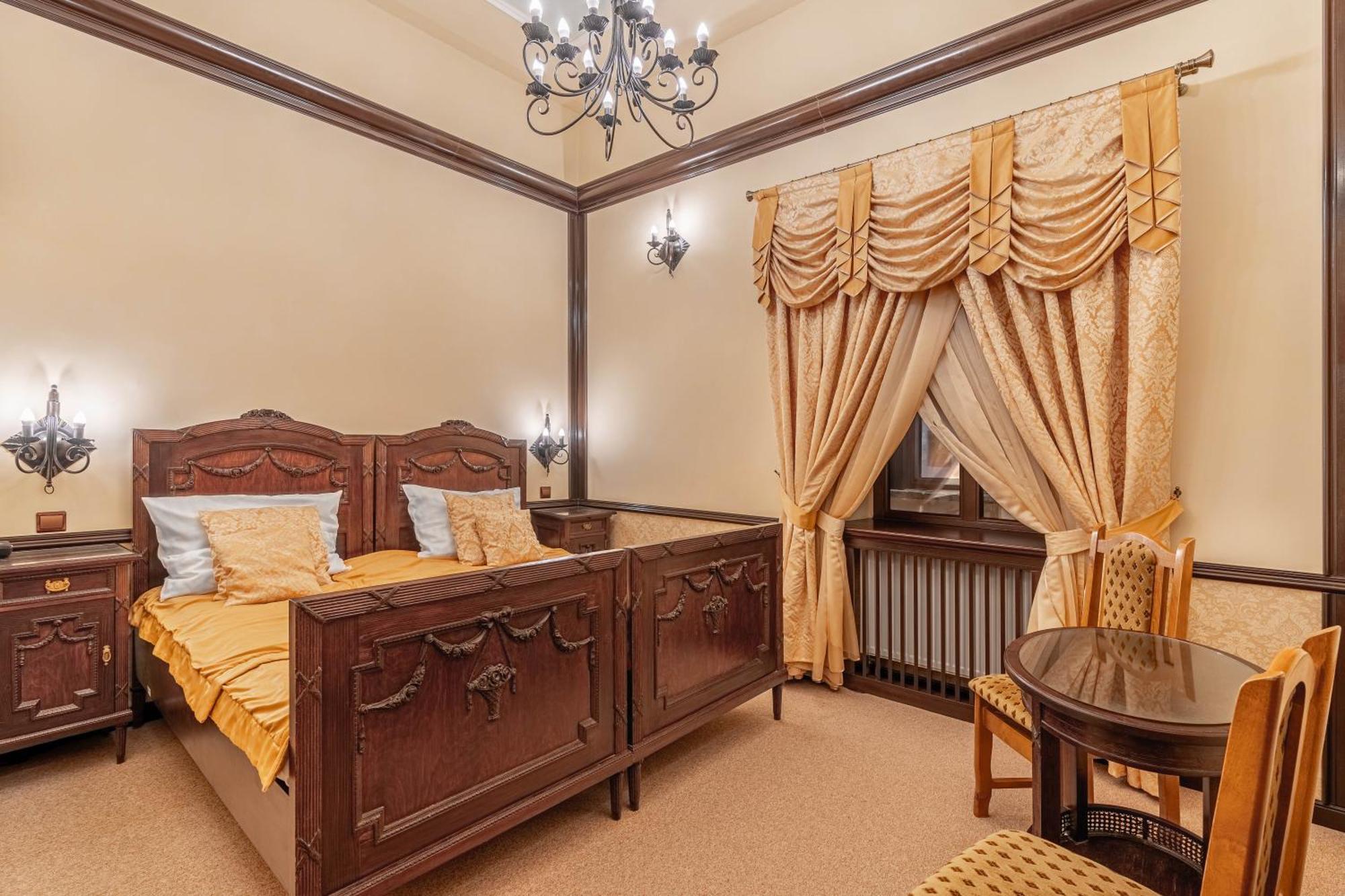 Zamek Uniejow Aparthotel Ngoại thất bức ảnh