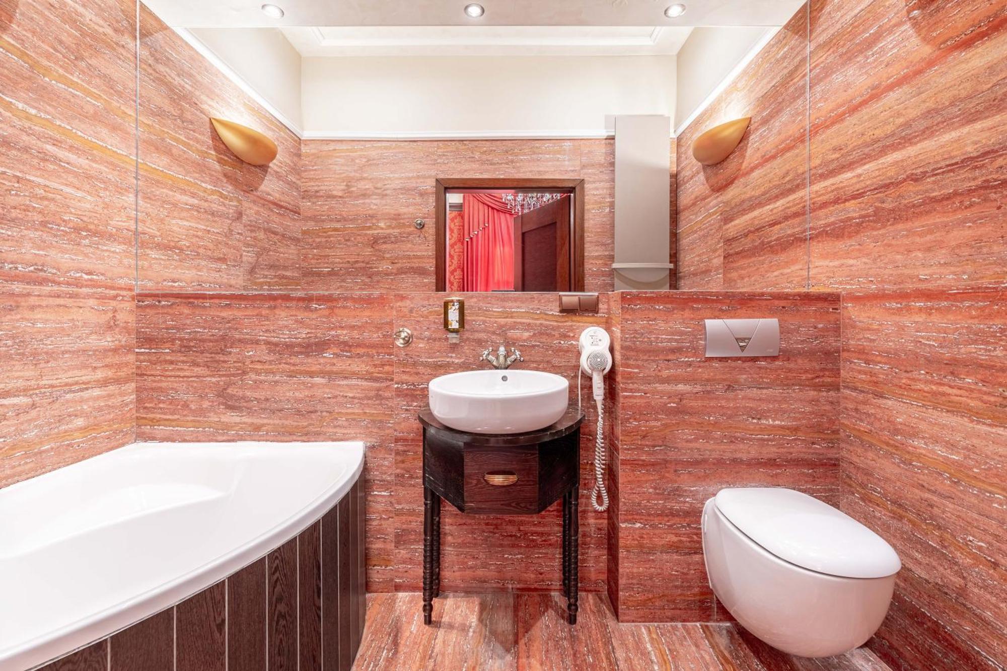 Zamek Uniejow Aparthotel Ngoại thất bức ảnh