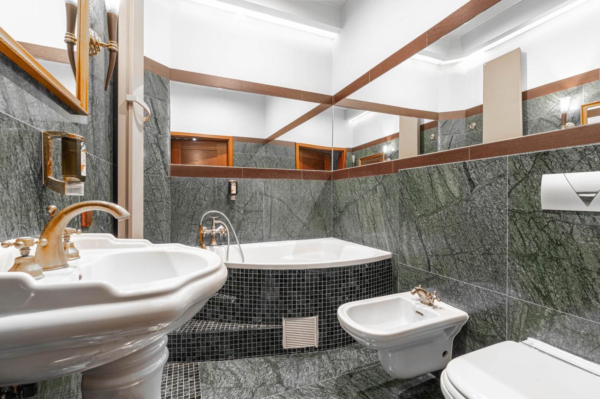 Zamek Uniejow Aparthotel Ngoại thất bức ảnh
