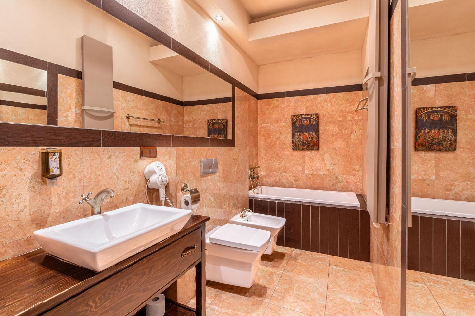 Zamek Uniejow Aparthotel Ngoại thất bức ảnh