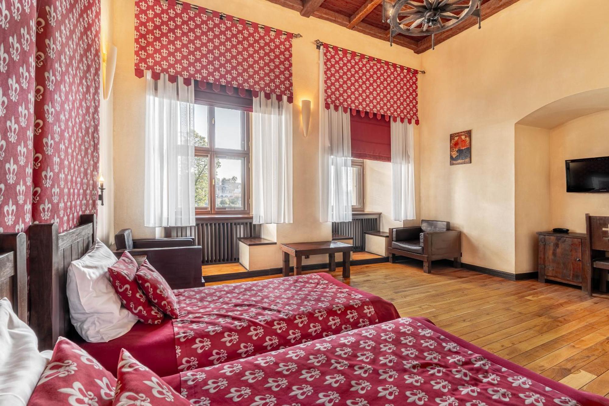 Zamek Uniejow Aparthotel Ngoại thất bức ảnh