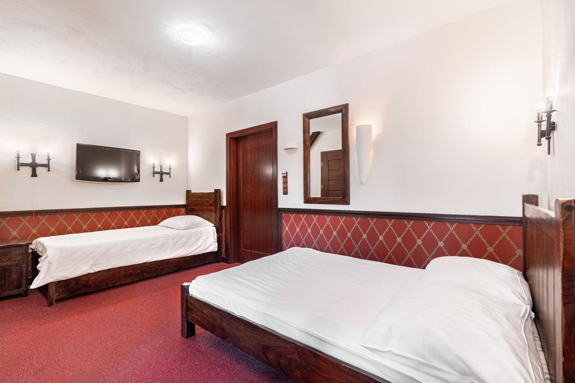 Zamek Uniejow Aparthotel Ngoại thất bức ảnh