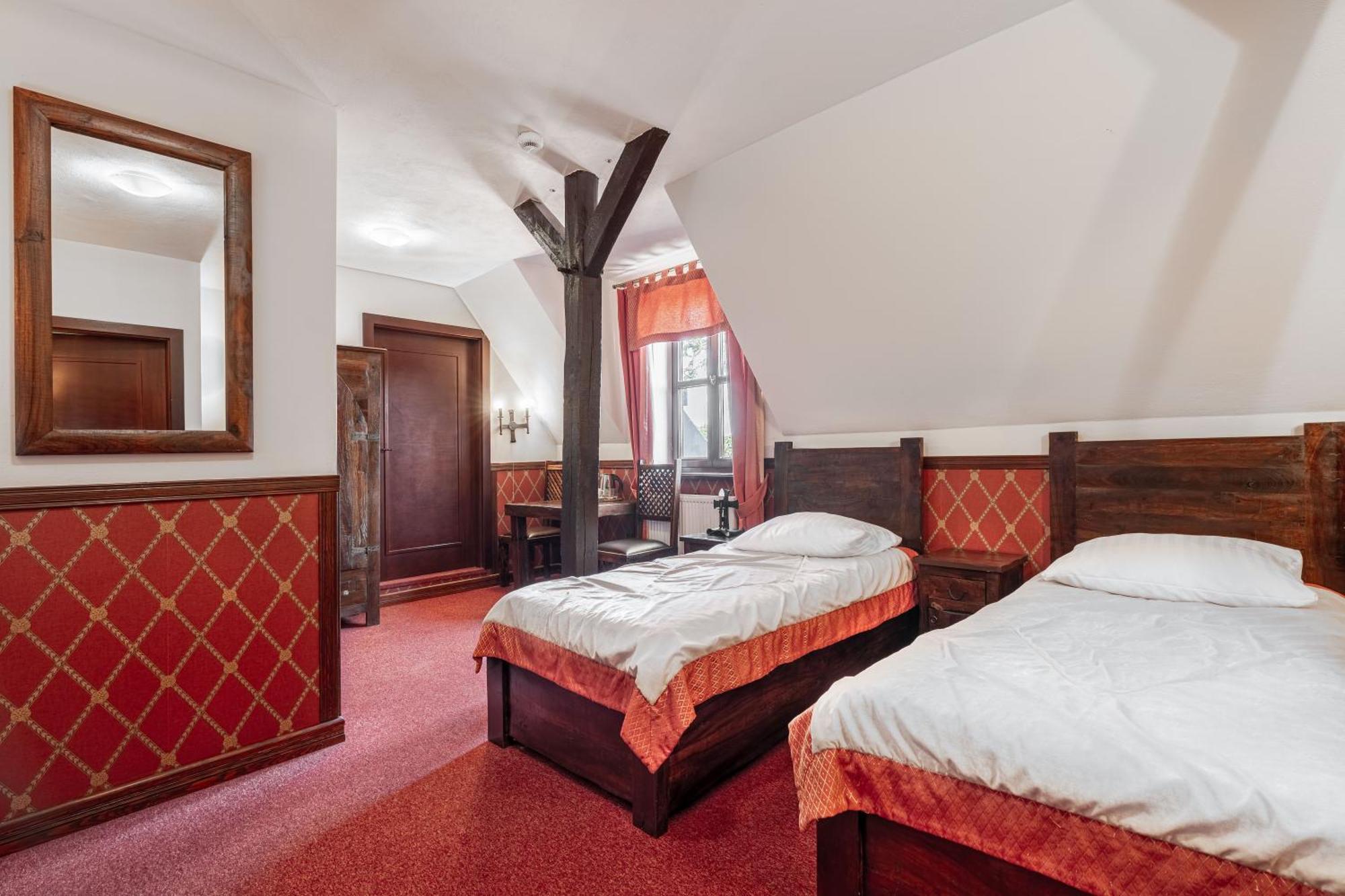 Zamek Uniejow Aparthotel Ngoại thất bức ảnh