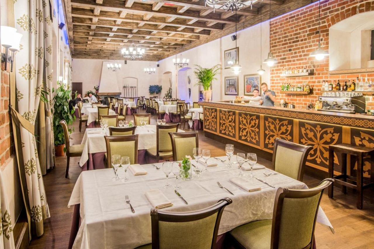Zamek Uniejow Aparthotel Ngoại thất bức ảnh